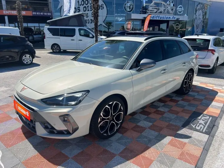 Cupra LEON SPORTSTOURER NEW V 1.5 e-TSI 150 mHEV DSG7 Toit GPS Caméra JA 18"