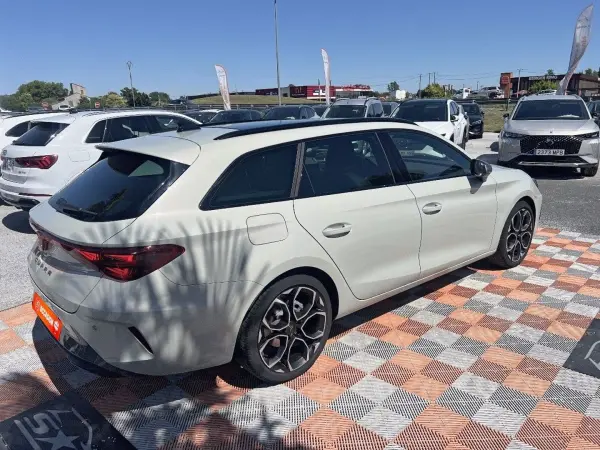 Cupra LEON SPORTSTOURER NEW V 1.5 e-TSI 150 mHEV DSG7 Toit GPS Caméra JA 18" - Photo 5